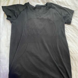 BLACK LULULEMON SWIFTLY TECH SHORT SLEEVE SHIRT